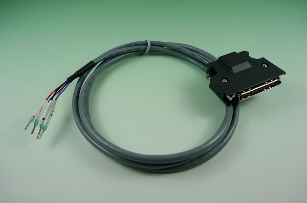 GR10610-004  SCSI 帶狀 50P 鎖殼式外殼 (3M) to 歐式端